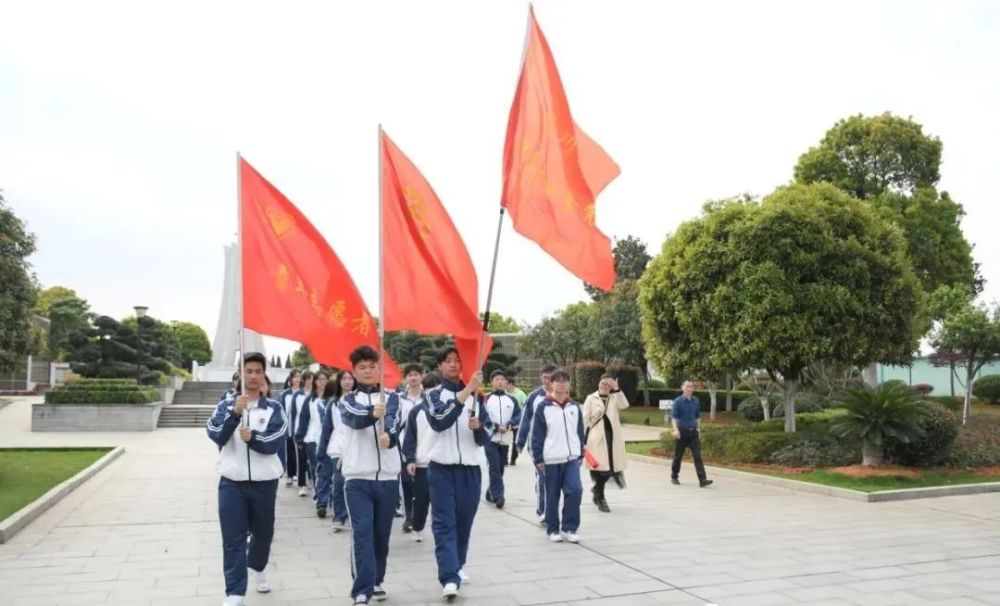 学党史,祭英烈—临川三中组织师生开展清明缅怀先烈活动