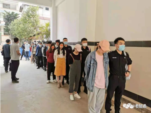 河南警方从普洱押解39名跨境电信诈骗嫌疑人,多为年轻女性!