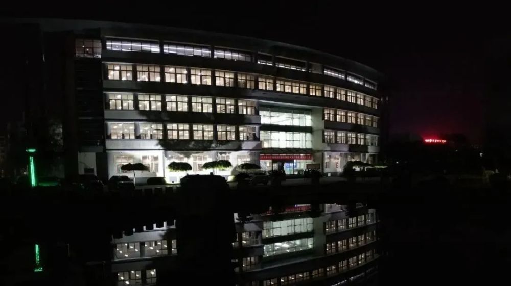 请问,你有欣赏过夜晚的防灾科技学院吗?