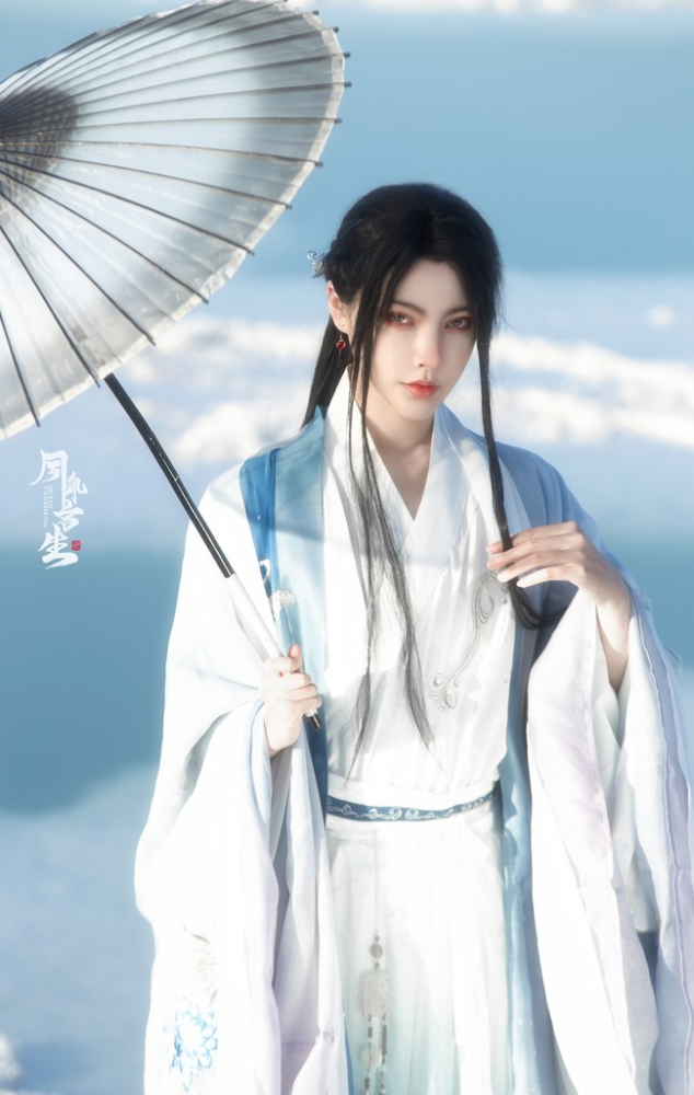 《将进酒》中的角色,是一位有着惊人的美貌且聪慧敏感的男子,coser@给