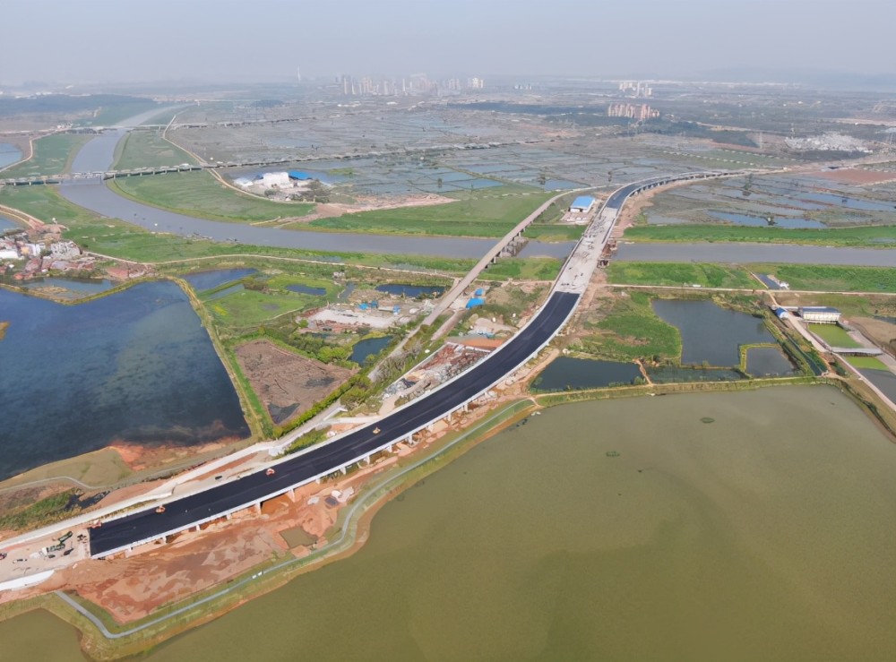 武汉开发区檀军公路大桥主桥合龙,黄陵片区与军山片区