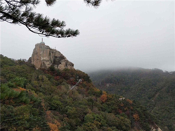 丹东天华山之旅山顶是天然大石台一年四季美如画
