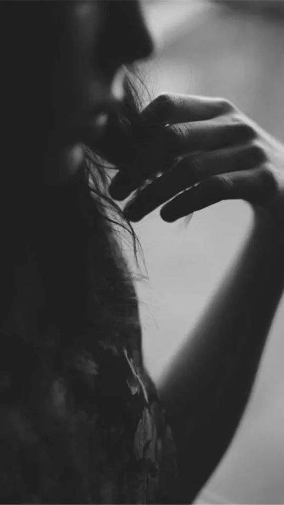 手机壁纸 | 欧美女生黑白壁纸