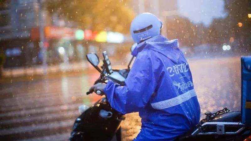 坐了趟电梯,我发现"饿了么"离凉不远了