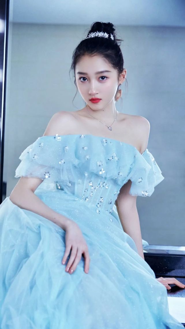明星关晓彤性感时尚写真合集