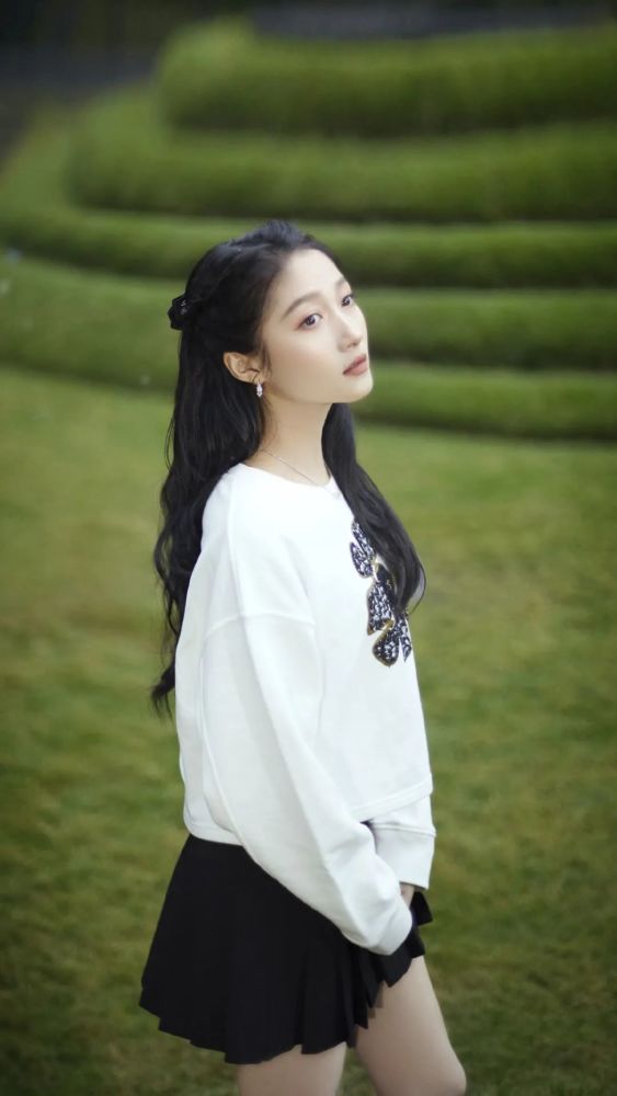 明星关晓彤性感时尚写真合集