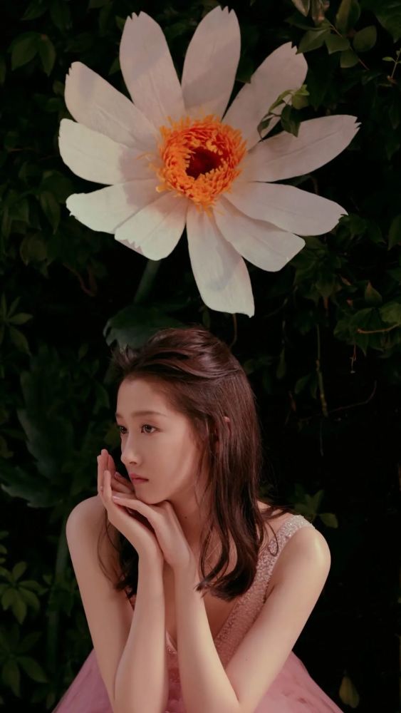 明星关晓彤性感时尚写真合集