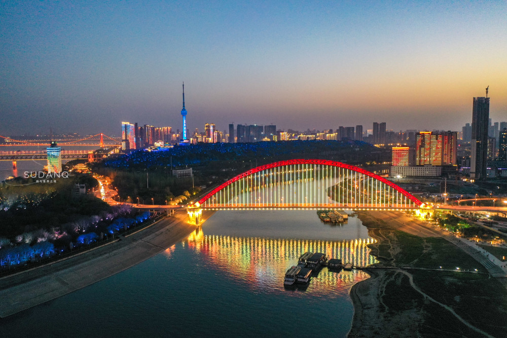 杭州近五年gdp_杭州西湖图片(3)