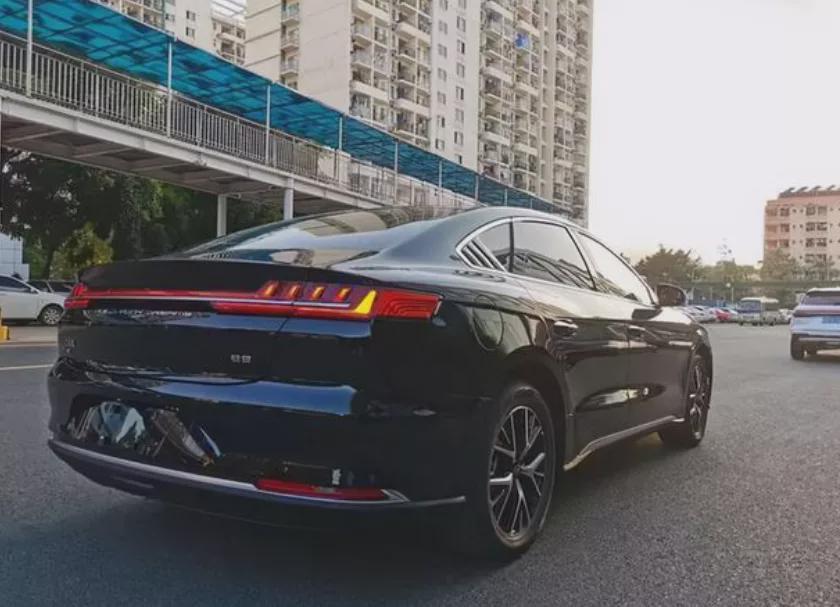 比亚迪e9纯电专车售22.98万元,实力究竟如何?
