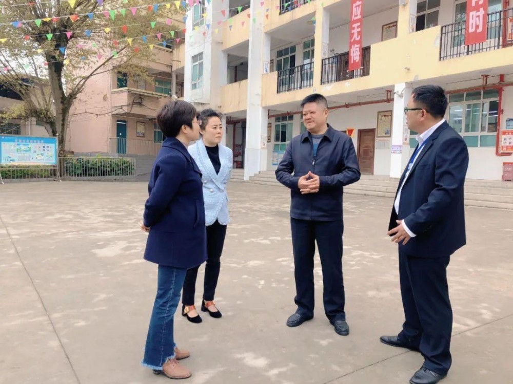 贵阳市教育局到修文县调研教育发展情况