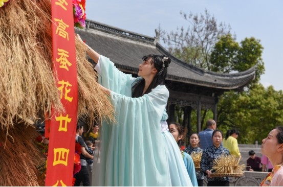 清明节来乌镇赶香市,着汉服打卡享5折门票
