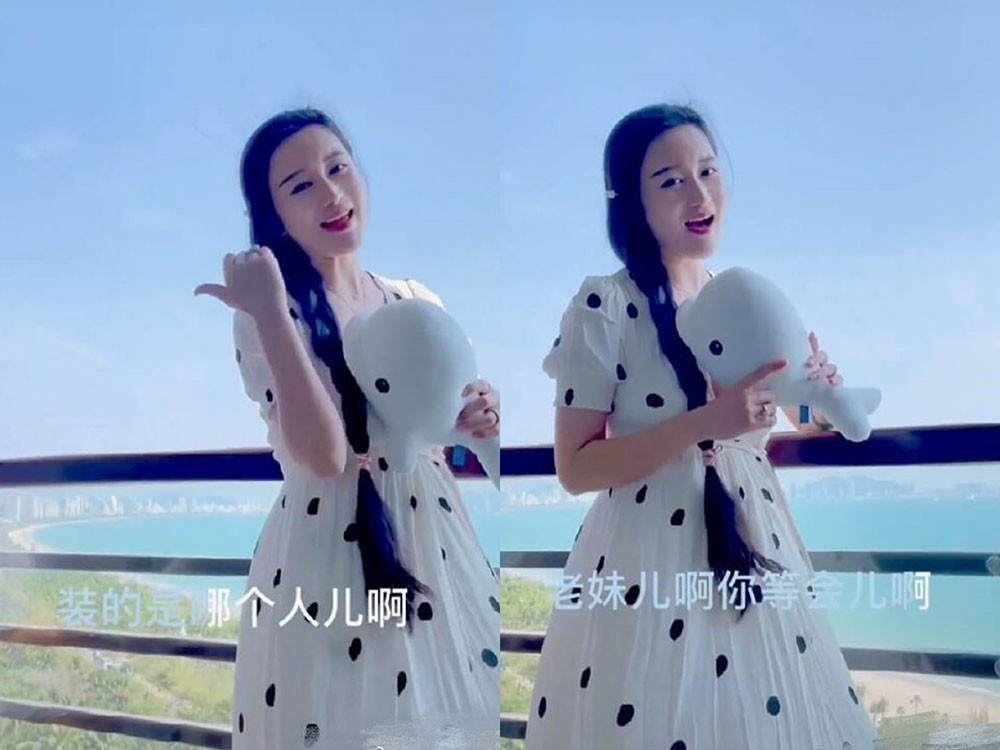 张纪中娇妻杜星霖晒照,穿古风长衫给女儿念诗,真是"上古贤妻"