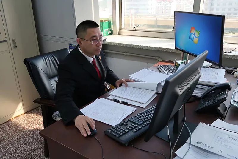 王锦鹏审结案件500余件,2018年荣获全国法院系统行政审判工作先进个人