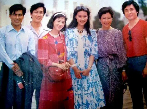 19张绝版明星罕见老照片,看后不禁流泪,最后一张太
