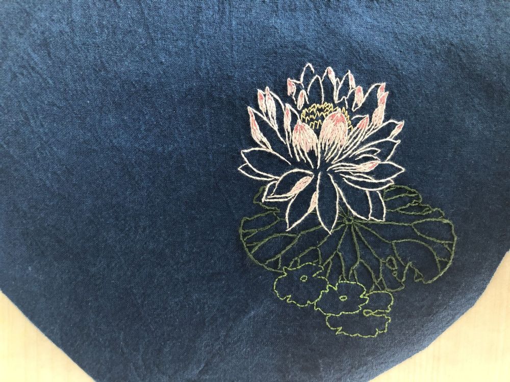 分享手工刺绣荷花线稿图拓图及完成效果