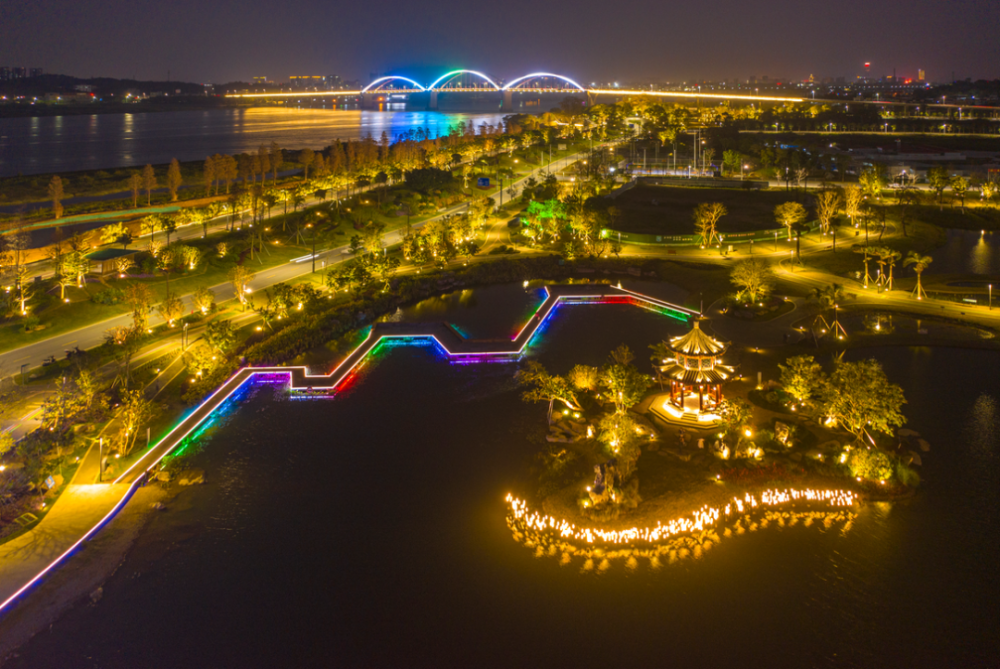 超美!江门这个"网红"公园夜景开启,灯光灿若星河