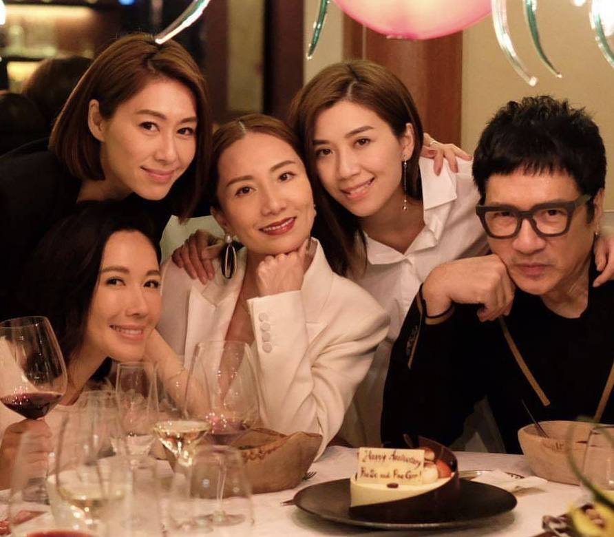 甜蜜!62岁单立文与爱妻晒照庆祝结婚13周年,未生子成遗憾