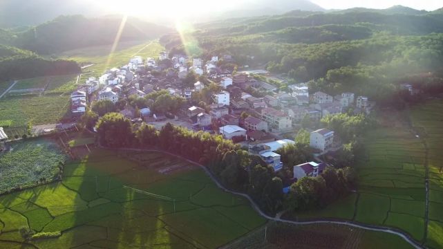 南平市建阳区潭城街道溪源村先后获评中国传统村落,国家森林村庄,全国