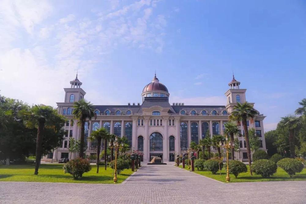 梁纪委主编带你去旅游西安外事学院校园景色美如画超吸睛