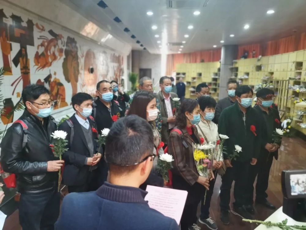 对越自卫反击战参战老兵坚持每年祭扫战友陈林湘烈士_腾讯新闻