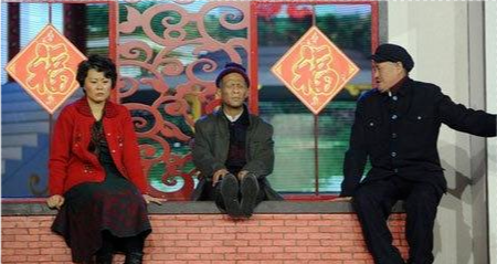 赵海燕频繁被师父带上春晚的第一个原因,是赵海燕的二人转基础功相当