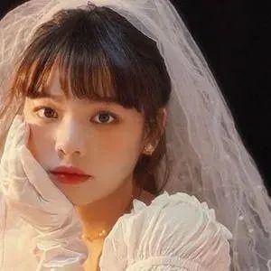 女生头像·托腮|"令人惊艳的都不会来得太早"