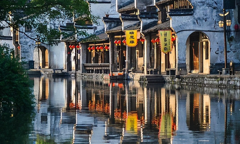 一座适合旅游的古镇,蕴藏了21处古建筑,被誉为"最美小镇"