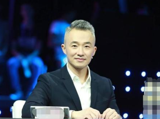 东方卫视一哥程雷,患病时女友不离不弃,病愈后娶小18岁的同行