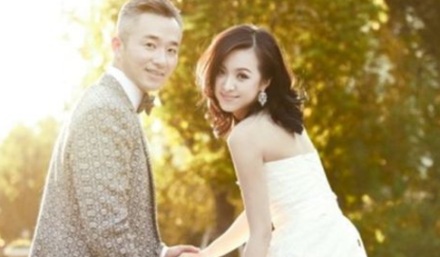 东方卫视一哥程雷,患病时女友不离不弃,病愈后娶小18岁的同行