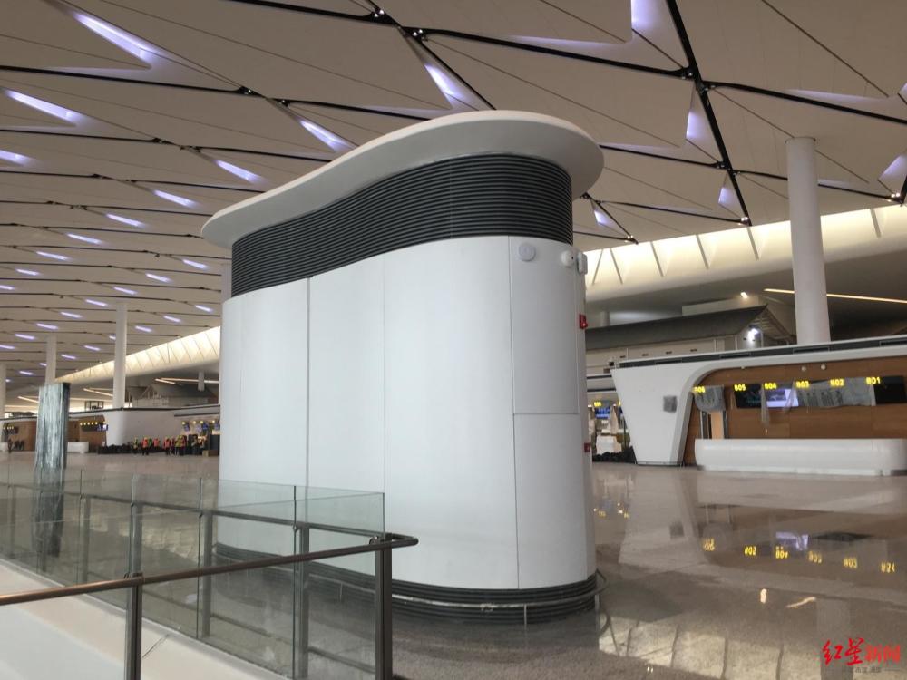 天府国际机场航站楼如何"呼吸"?镂空光带自然采光,罗盘箱"上吐下吸"