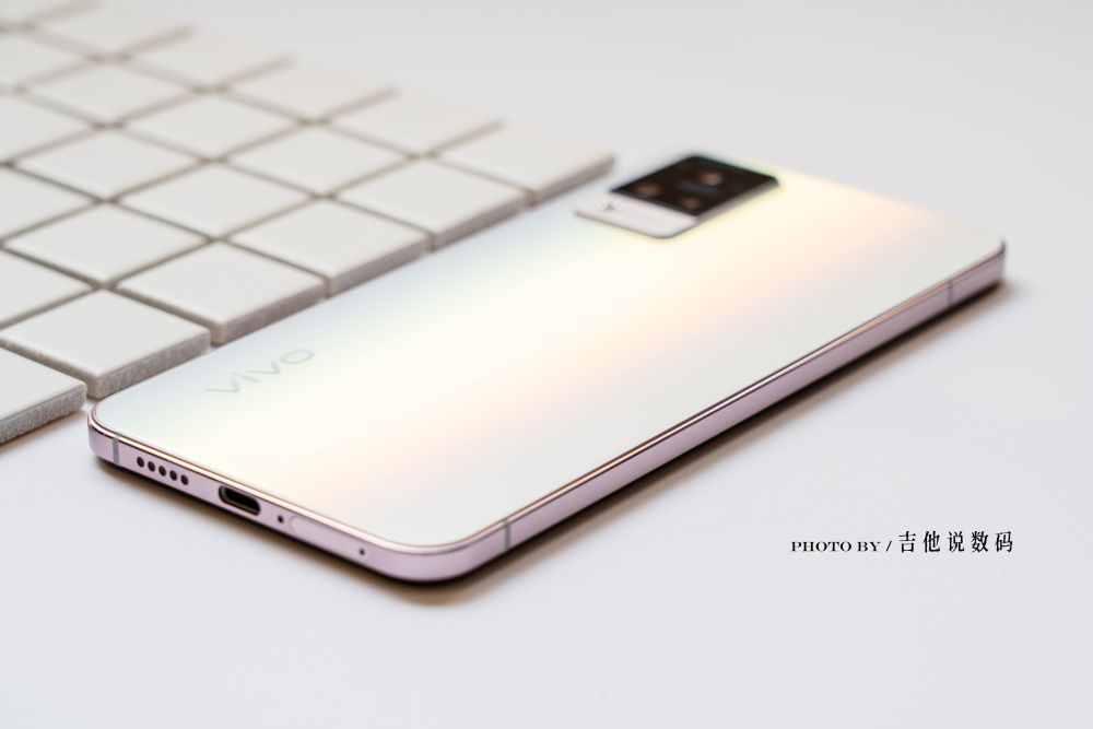 讲真,vivo s9这个朝露白真的一点都不"白",漂亮极了!