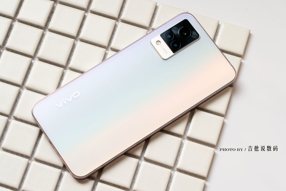 讲真,vivo s9这个朝露白真的一点都不"白",漂亮极了!