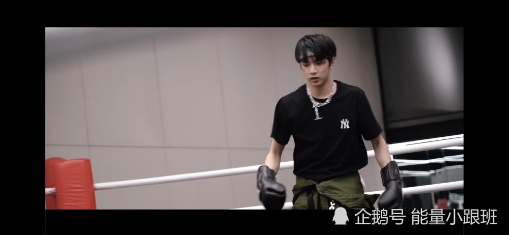 少年onfire海报,少年onfire 《少年onfire》第二季预告片!"怎样与你相遇""双rapper来了