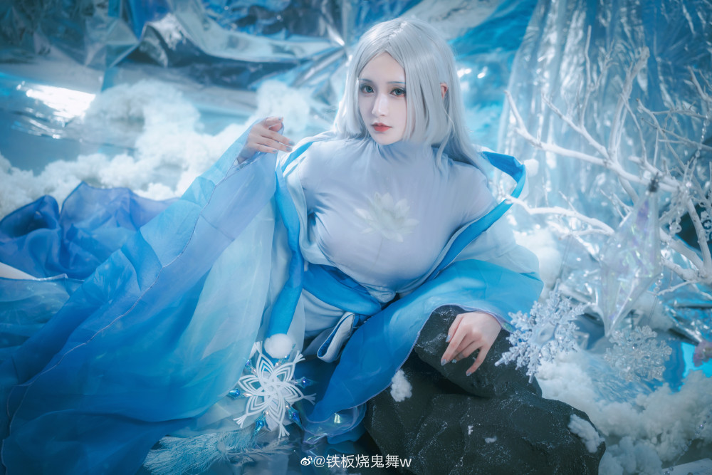 阴阳师雪女cos 这两个雪女 你更喜欢谁呢