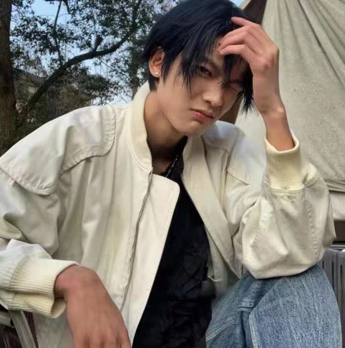 看起来痞痞的头像痞帅男生