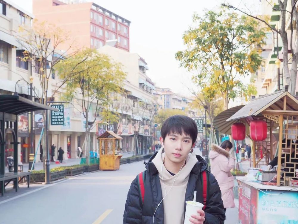 搞笑发言在刚上台的时候,李俊濠就说公司对自己没有报什么特别大的
