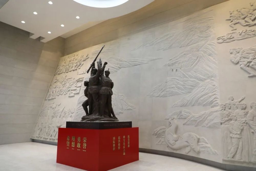 传承红色基因走进许昌市烈士陵园
