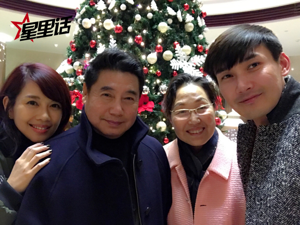 左起:陈松伶,公公,婆婆,张铎