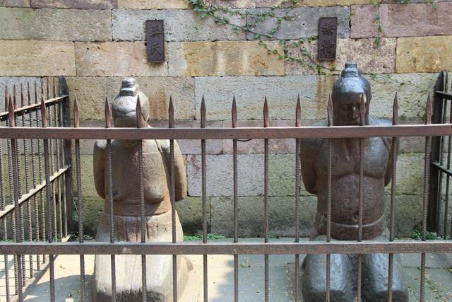 盗墓贼挖掘"秦桧墓",出土金银文物万斤,当地:盗此墓可