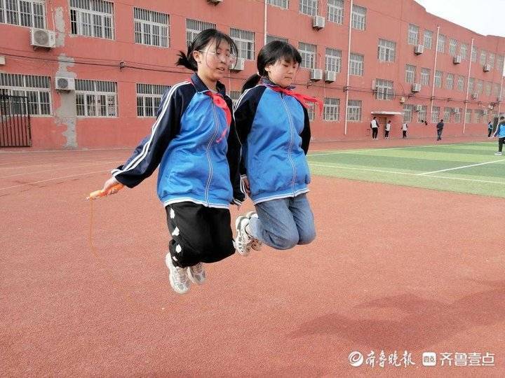 情报站|双摇跳,编花跳,车轮跳…聊城一中学举办跳绳比赛玩嗨了