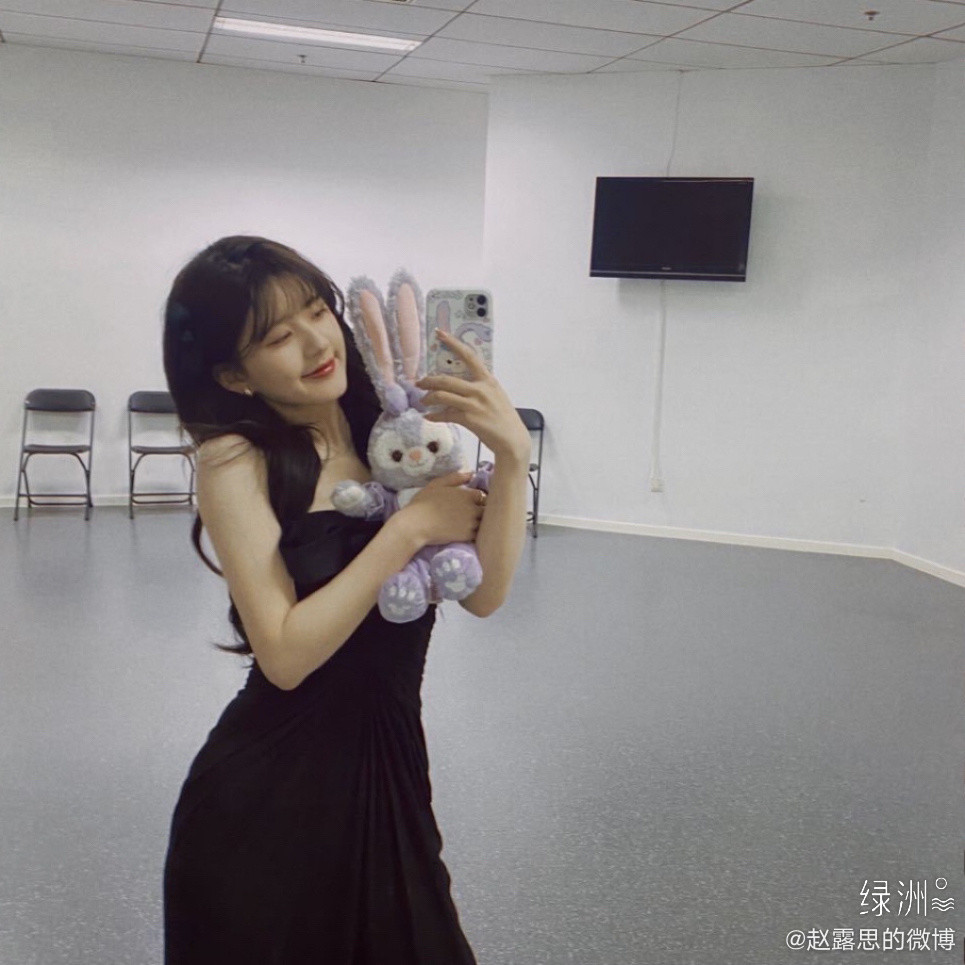软萌小白兔"李乐嫣"太美了,有刘海和没刘海的赵露思差别有多大?