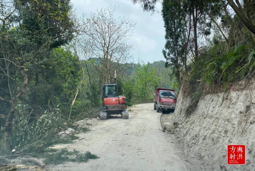 射洪一条乡镇公路正在扩建!