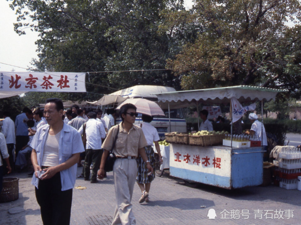 老照片:1982年的北京一片欣欣向荣,有谁知道图九是北京哪里?