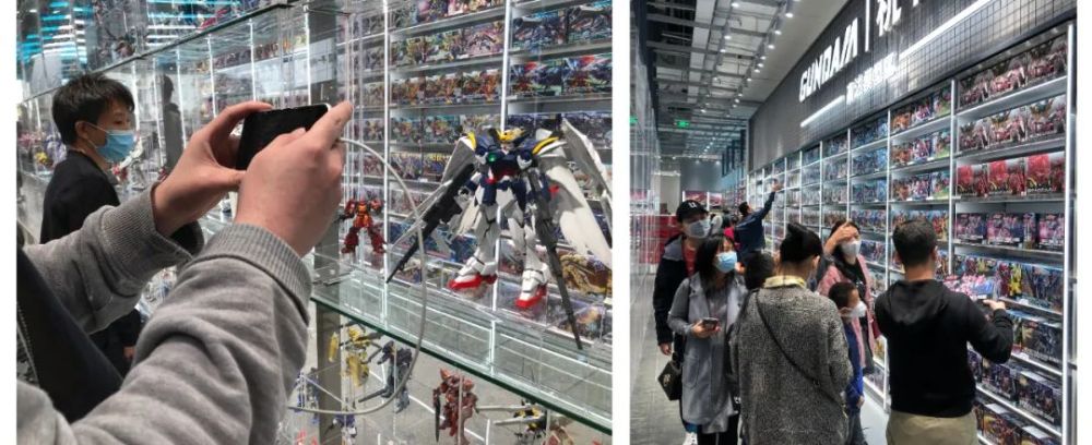 高达模型区,展示着不同机体的高达