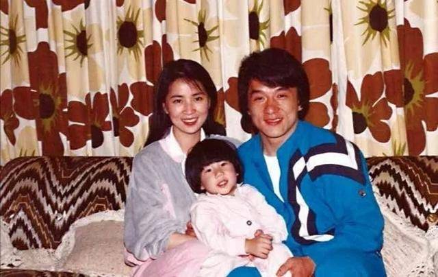 成龙与林凤娇隐婚却又不知收敛地爱上钟楚红