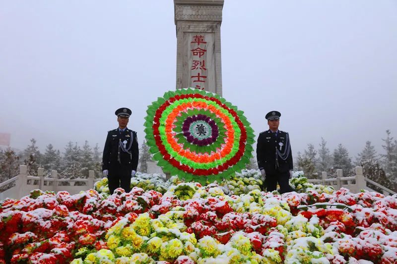 清明祭奠缅怀 弘扬英烈精神