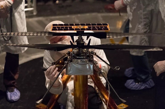 毅力号拍到火星直升机画面,轮廓清晰可见,4月8日将起飞