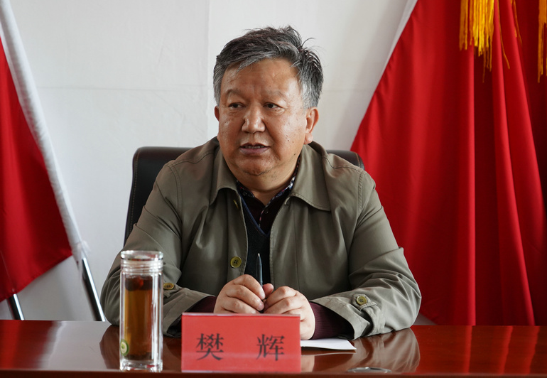 下午16时,樊辉在局机关四楼会议室主持召开了迭部林区春季森林防火和