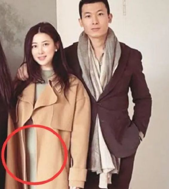 朱珠婚后首晒孕肚写真承认怀孕,挺孕肚走红毯,颜值能打气质在线