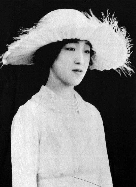 日本香淳皇后小眼睛遗传几代人7年生4位公主天皇拒绝纳妾